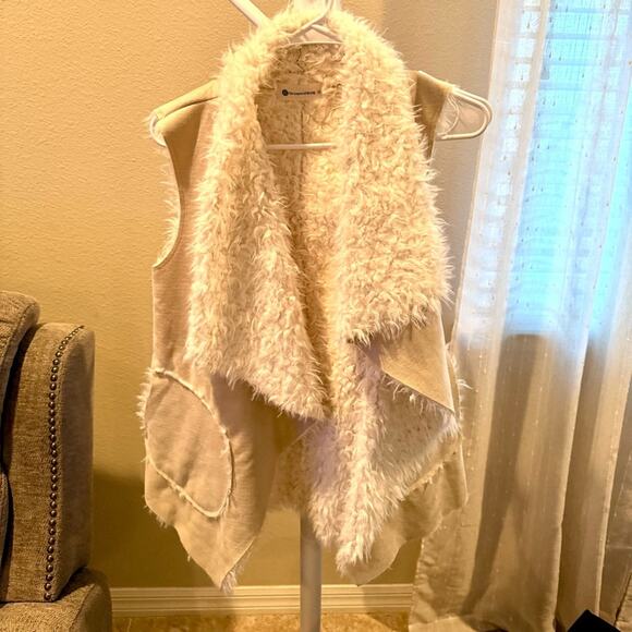 The impeccable pig Fuzzy Beige Sleeveless Vest - Picture 1 of 3
